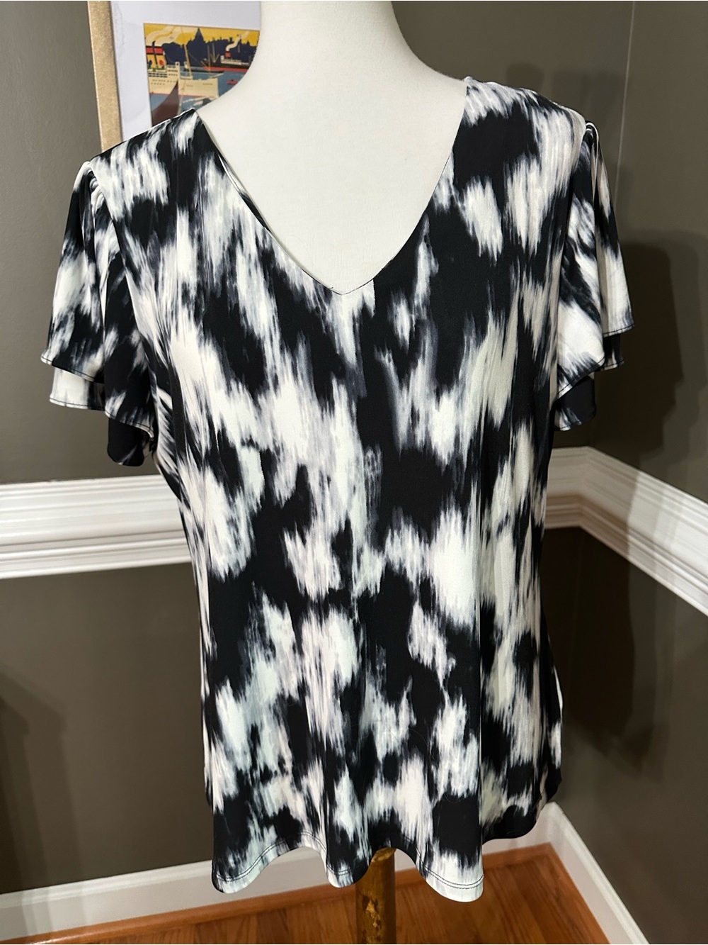 Calvin Klein Black and White Abstract V-Neck Blouse with flutter sleeves. XL